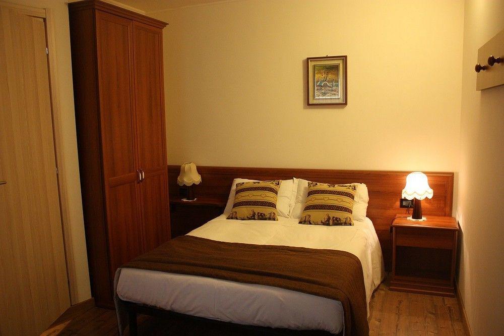 Olympic Mountains Hotel Cesana Torinese Exterior foto