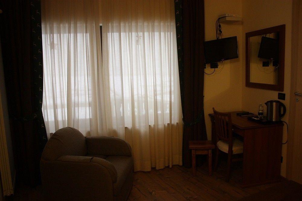 Olympic Mountains Hotel Cesana Torinese Exterior foto